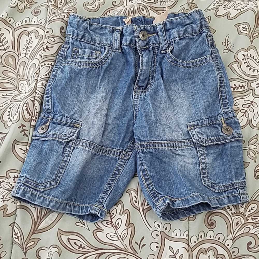 Boys Guess shorts 2T& 24m - Picture 3 of 8